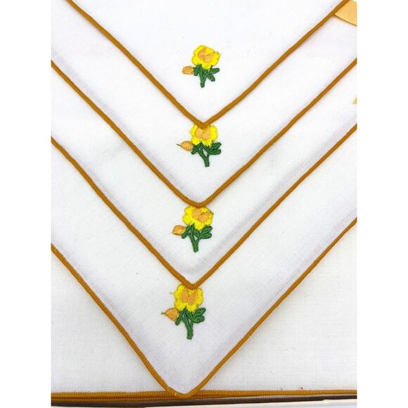 Vintage Embroidered Floral Applique Yellow Trim Placemats & Napkins ~NOS 8piece - Picture 2 of 4
